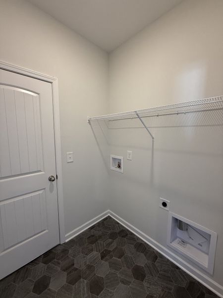 Spacious, unfurnished interior of a new home in Bradley Bend, Ashland City (Image 8).