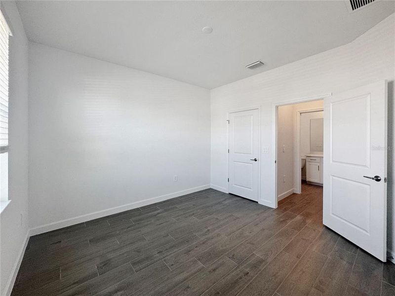 Spacious, unfurnished interior of a new home in Harbor East: Executive Homes, Port Charlotte (Image 12).