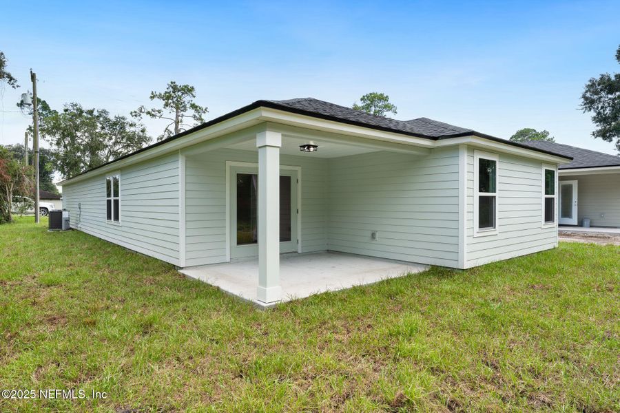Exterior details and patio area of a home in , Green Cove Springs (Image 3).