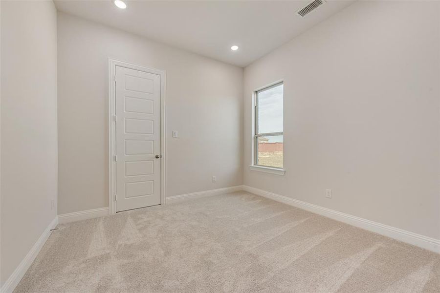 Spacious, unfurnished interior of a new home in Villages of Creekwood, Frisco (Image 25).