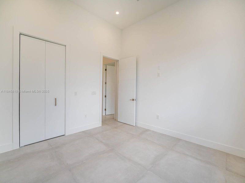 Spacious, unfurnished interior of a new home in , Miami (Image 50).