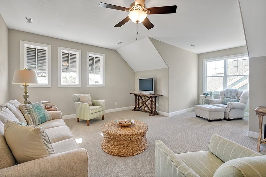 Amelia Bay, Bonus Room