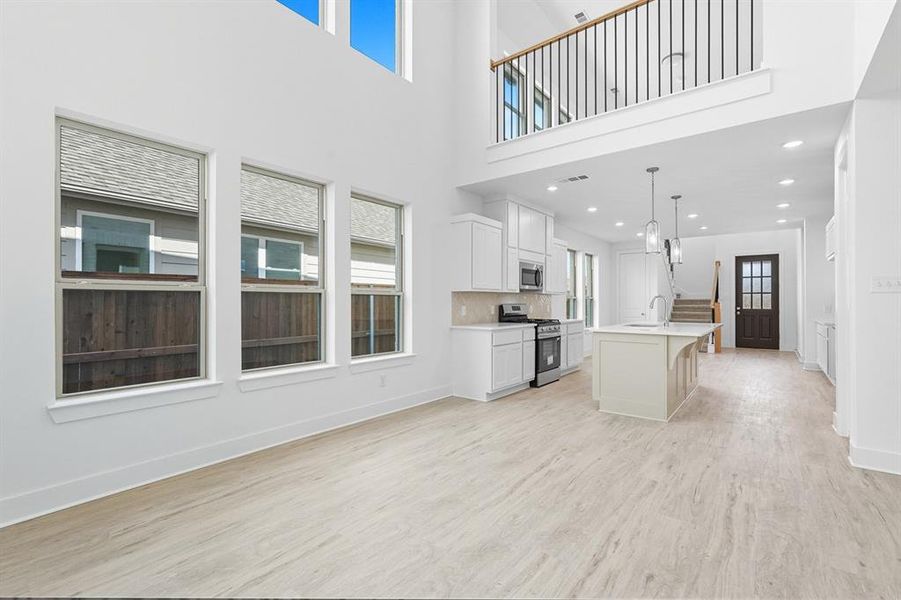 Spacious, unfurnished interior of a new home in Waterscape: 40ft. lots, Royse City (Image 14). Spacious, unfurnished interior of a new home in Waterscape: 40ft. lots, Royse City (Image 14).