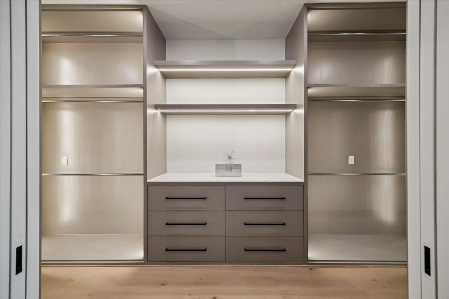Close-up of interior finishes inside a home in , Houston (Image 20). Close-up of interior finishes inside a home in , Houston (Image 20).
