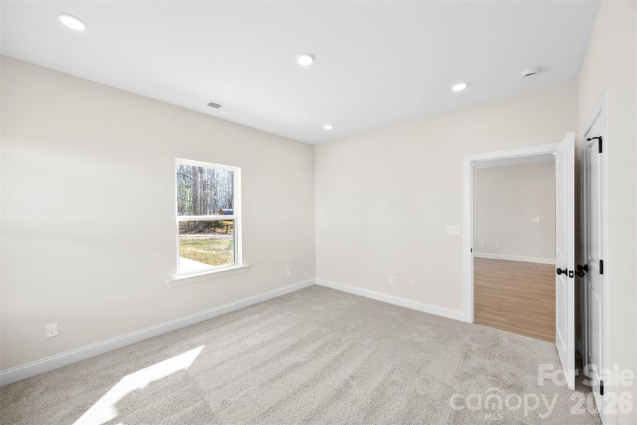 Spacious, unfurnished interior of a new home in , Kings Mountain (Image 30).