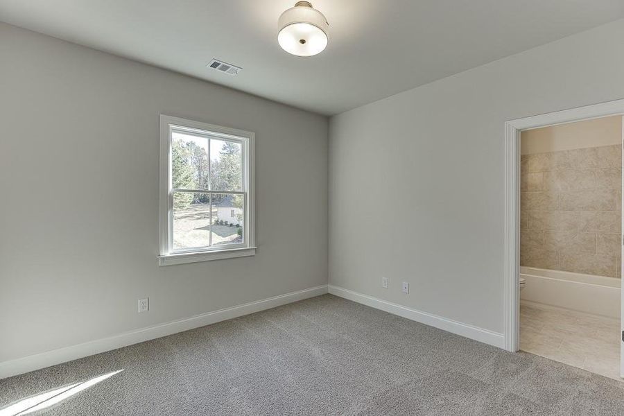 Spacious, unfurnished interior of a new home in , Bishop (Image 39).