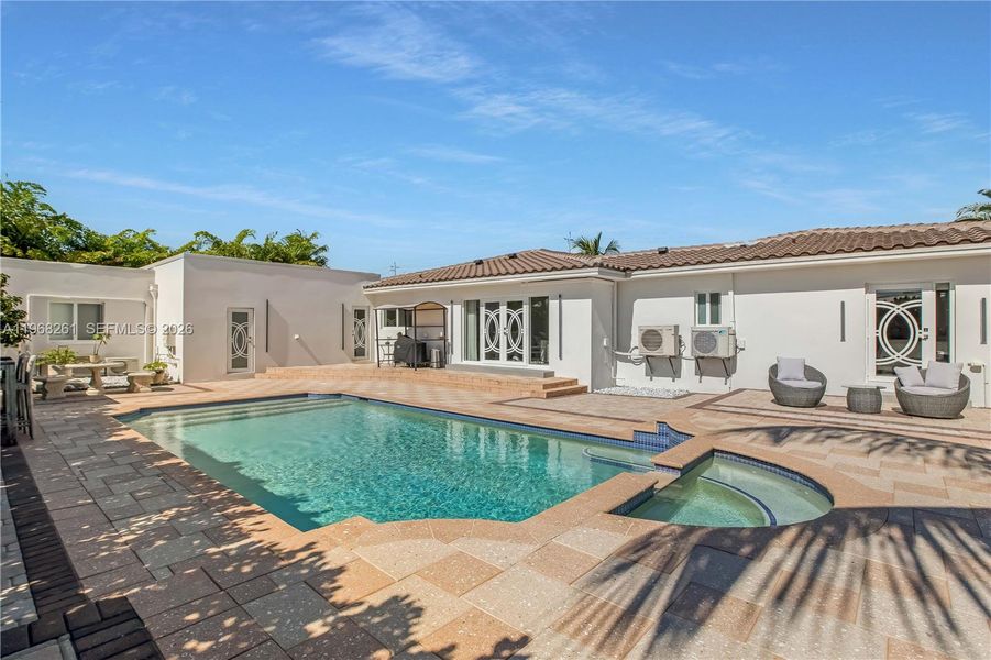 Exterior details and patio area of a home in , Surfside (Image 28).