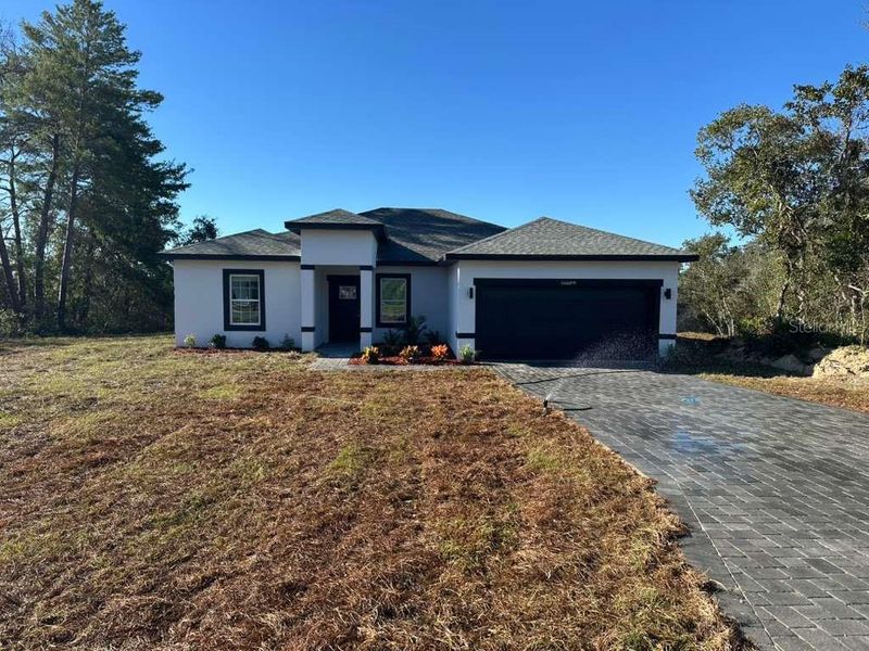 Exterior details and patio area of a home in , Ocala (Image 1).