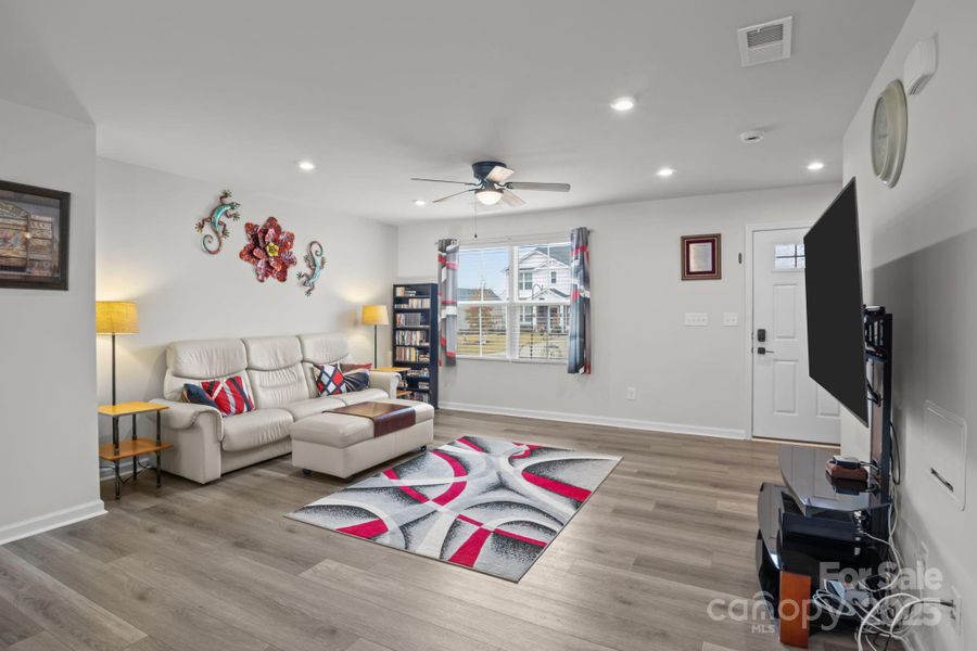 Image 33 of a home in .