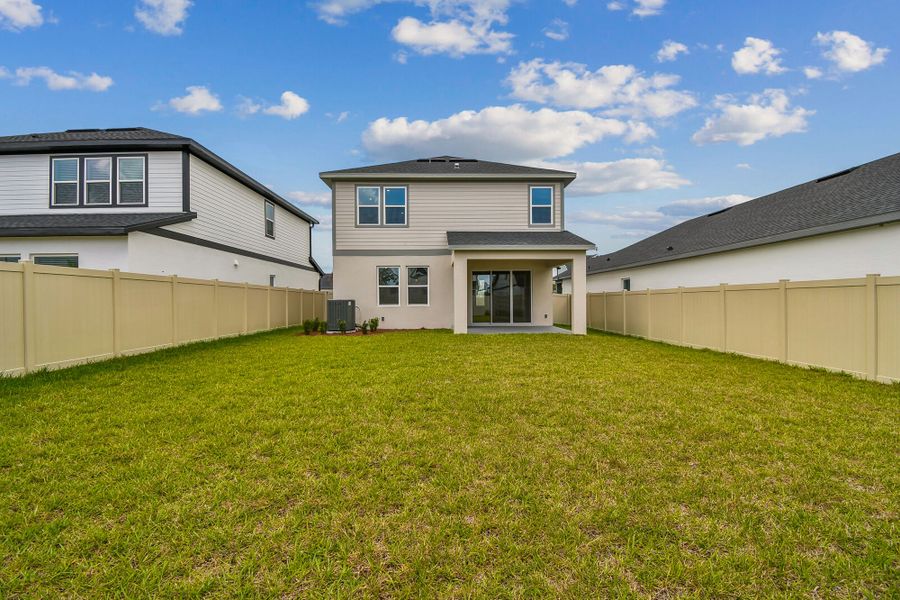 Representative exterior details of a home built from the The Hartland by David Weekley Homes in Persimmon Place – Garden Series, Wesley Chapel (Image 4).