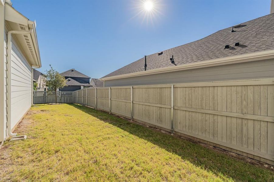 Exterior details and patio area of a home in , Northlake (Image 27).
