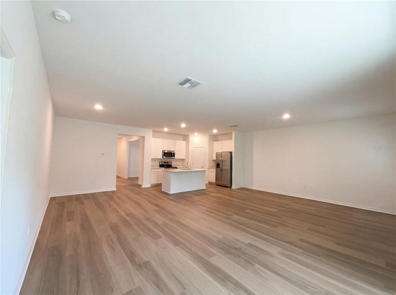 Spacious, unfurnished interior of a new home in Grand Park, Dunnellon (Image 22).