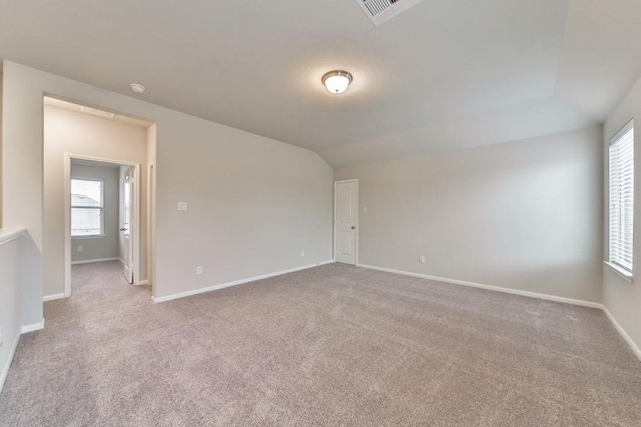 Spacious, unfurnished interior of a new home in Montgomery Ridge: Landmark Collection, Montgomery (Image 21).