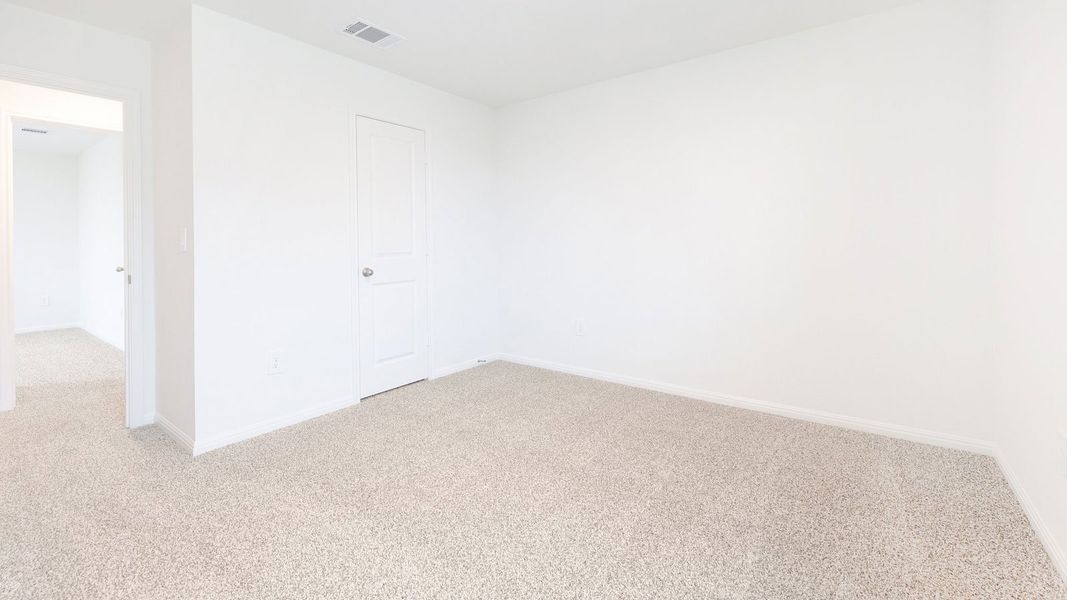 Spacious, unfurnished interior of a new home in Bar W Ranch, Leander (Image 35).