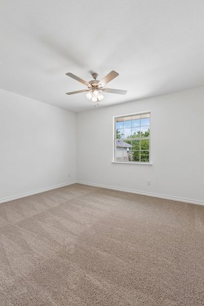 Spacious, unfurnished interior of a new home in Eagle Cove, Denton (Image 25).