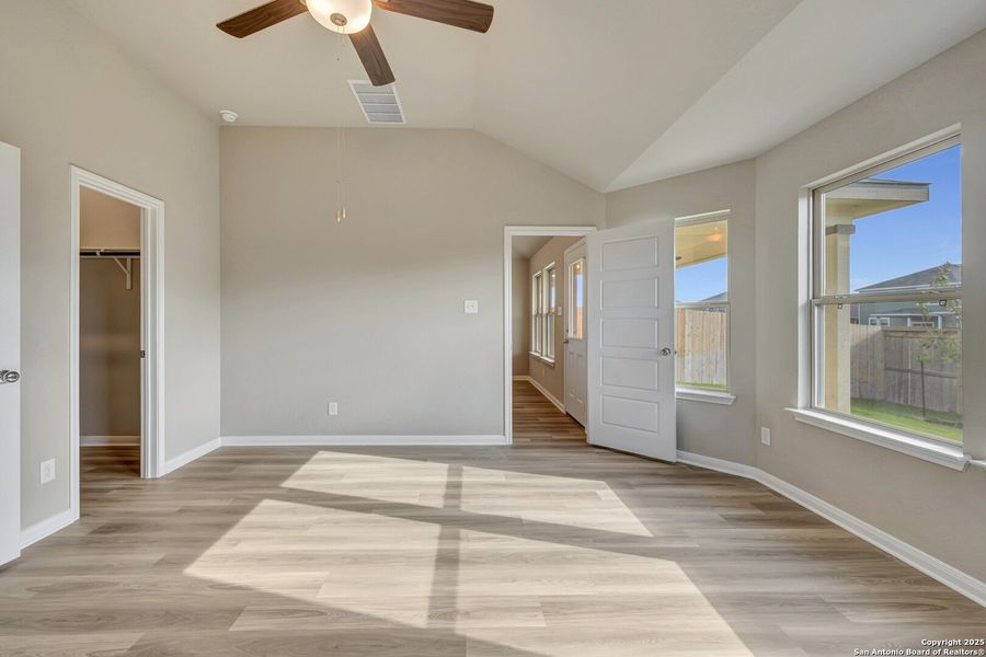 Spacious, unfurnished interior of a new home in Park Place, New Braunfels (Image 39).