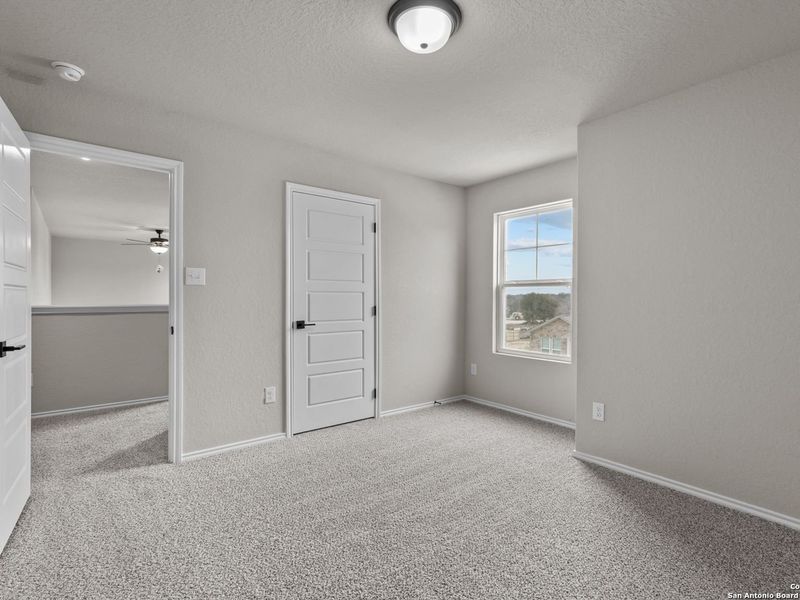 Spacious, unfurnished interior of a new home in Royal Crest, San Antonio (Image 27).