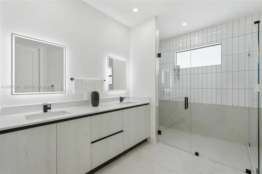 Furnished interior view inside a new home in , Cape Coral (Image 39).
