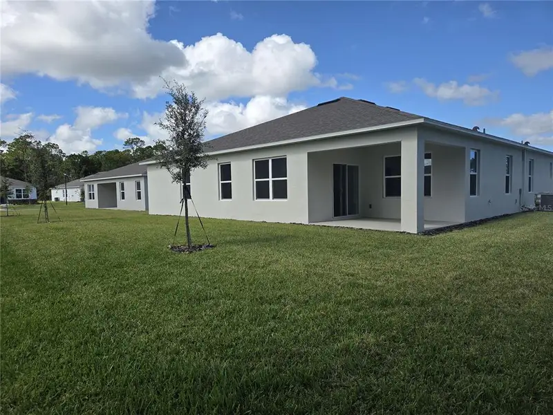 Exterior details and patio area of a home in Wexford Cove, Ormond Beach (Image 1).