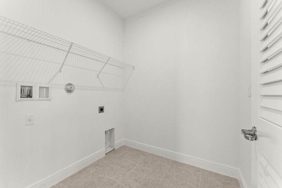 Spacious, unfurnished interior of a new home in Avila, Jensen Beach (Image 14).