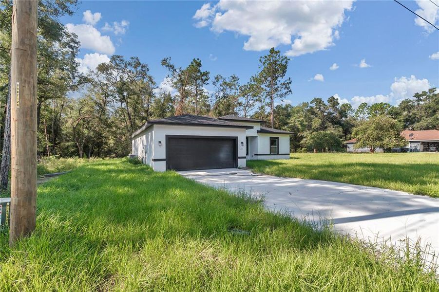 Front exterior of a new home in , Dunnellon, FL, highlighting curb appeal (Image 24).