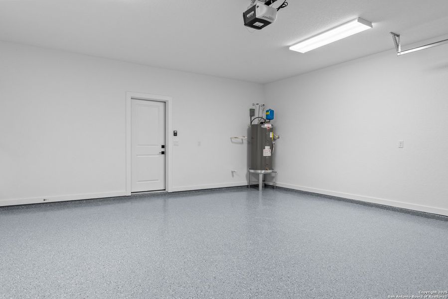 Spacious, unfurnished interior of a new home in , San Antonio (Image 38).