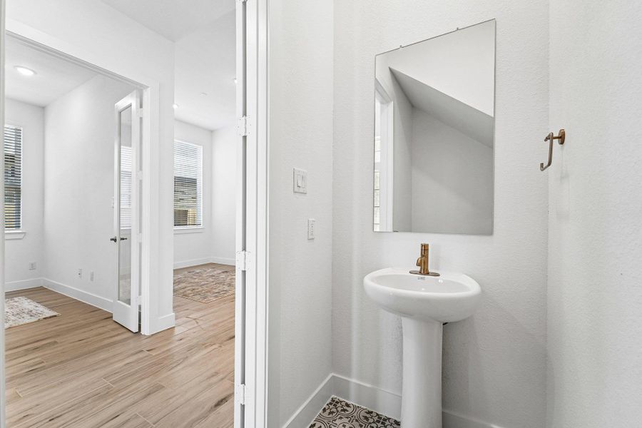 REPRESENTATIVE OF FLOOR PLAN ONLY REPRESENTATIVE OF FLOOR PLAN ONLY
