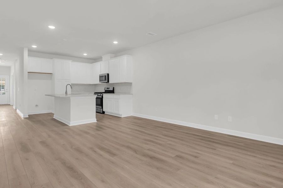 Spacious, unfurnished interior of a new home in Hammock Walk at Nexton, Summerville (Image 9).