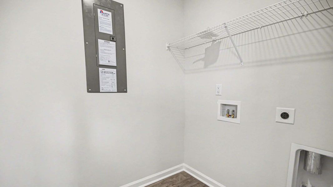 Spacious, unfurnished interior of a new home in Summerville, Darlington (Image 8).