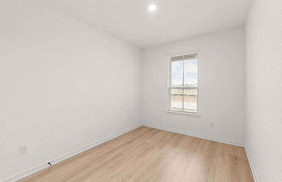 Spacious, unfurnished interior of a new home in Sunfield, Buda (Image 29).