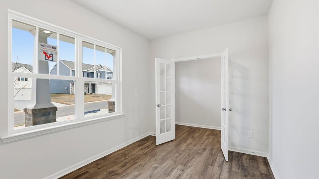 Spacious, unfurnished interior of a new home in Waverly Station, Greenwood (Image 16).