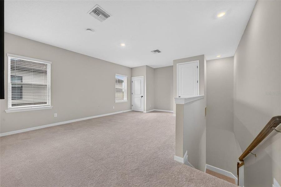 Spacious, unfurnished interior of a new home in , Bradenton (Image 60).