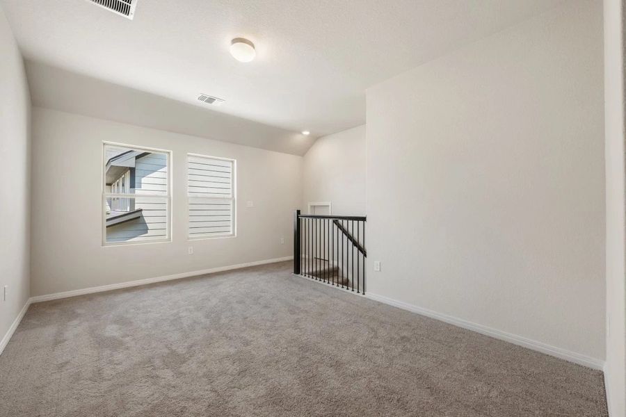 Spacious, unfurnished interior of a new home in Rolling Glen, Hutto (Image 23).