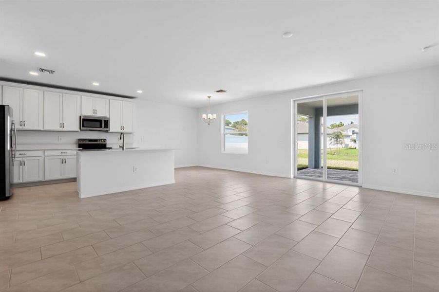 Spacious, unfurnished interior of a new home in Brighton, Venice (Image 9).