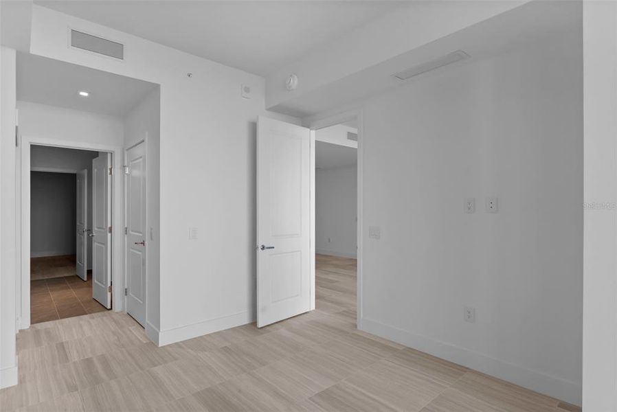 Spacious, unfurnished interior of a new home in , Tampa (Image 65). Spacious, unfurnished interior of a new home in , Tampa (Image 65).