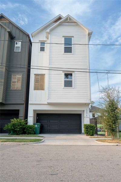 Front exterior of a new home in , Houston, TX, highlighting curb appeal (Image 2). Front exterior of a new home in , Houston, TX, highlighting curb appeal (Image 2).