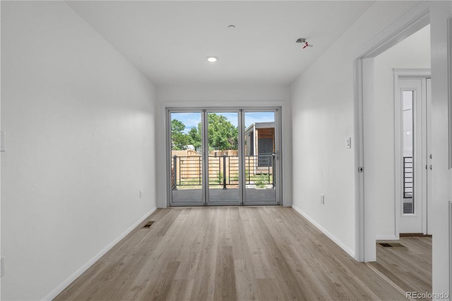 Spacious, unfurnished interior of a new home in , Aurora (Image 10).