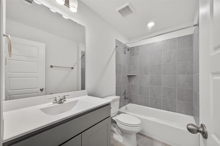 Furnished interior view inside a new home in Rollingbrook Estates, Baytown (Image 10).