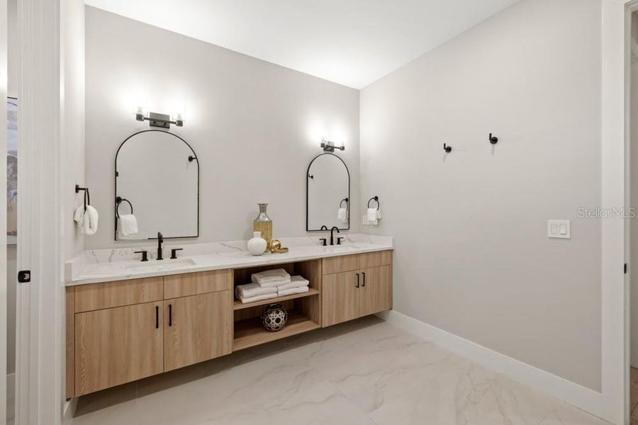 Furnished interior view inside a new home in , Orlando (Image 44).