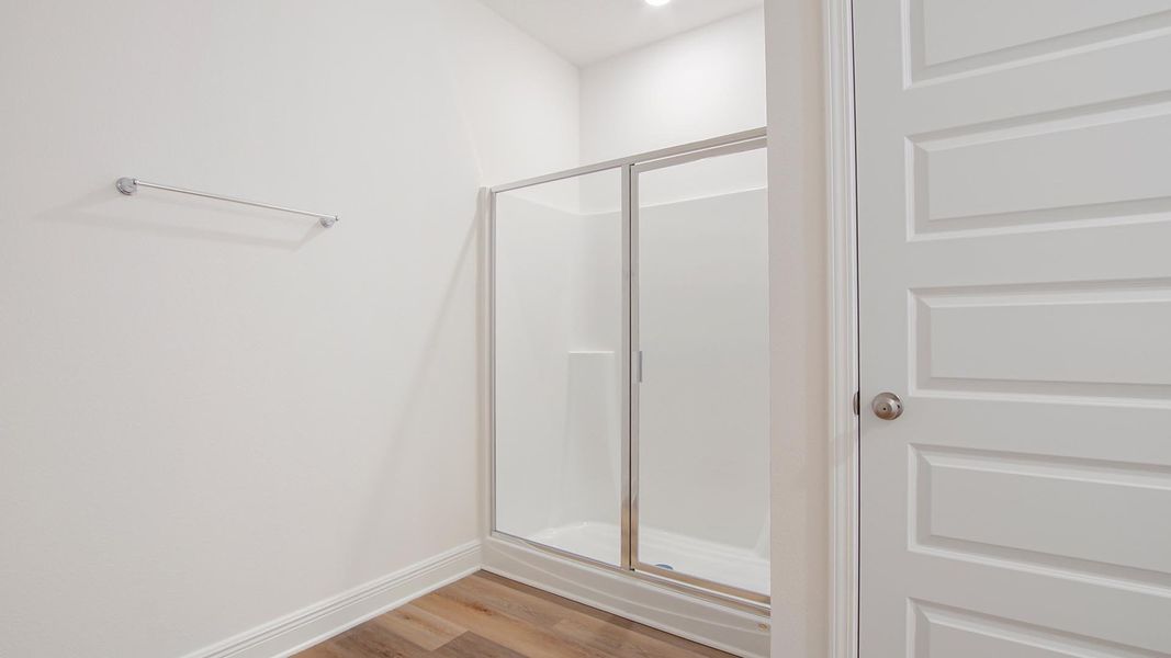 Spacious, unfurnished interior of a new home in Bayside at Ward Creek, Panama City Beach (Image 20).