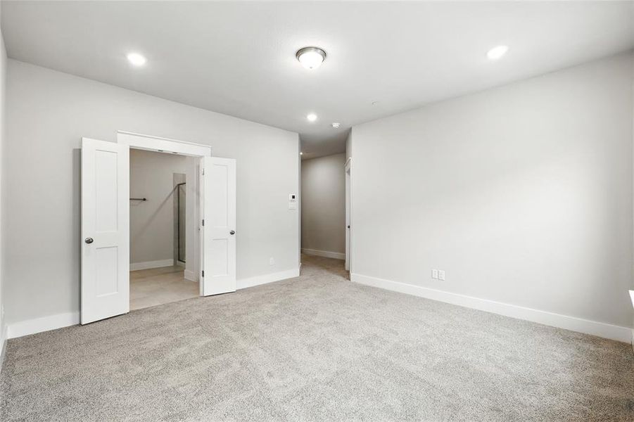 Spacious, unfurnished interior of a new home in Collin Creek, Plano (Image 22).