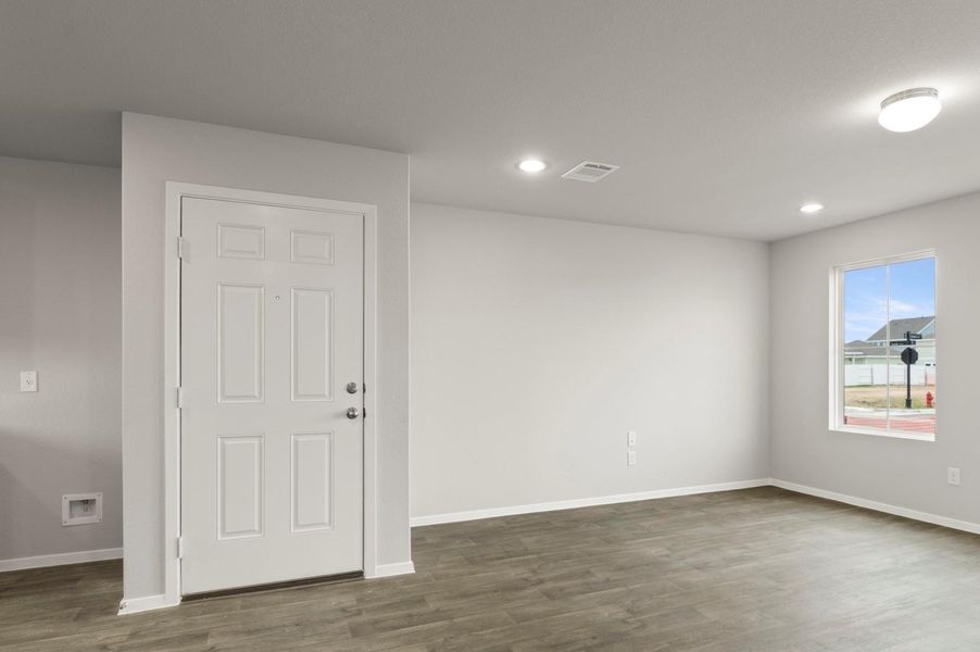 Spacious, unfurnished interior of a new home in Harvest Ridge, Elgin (Image 18).