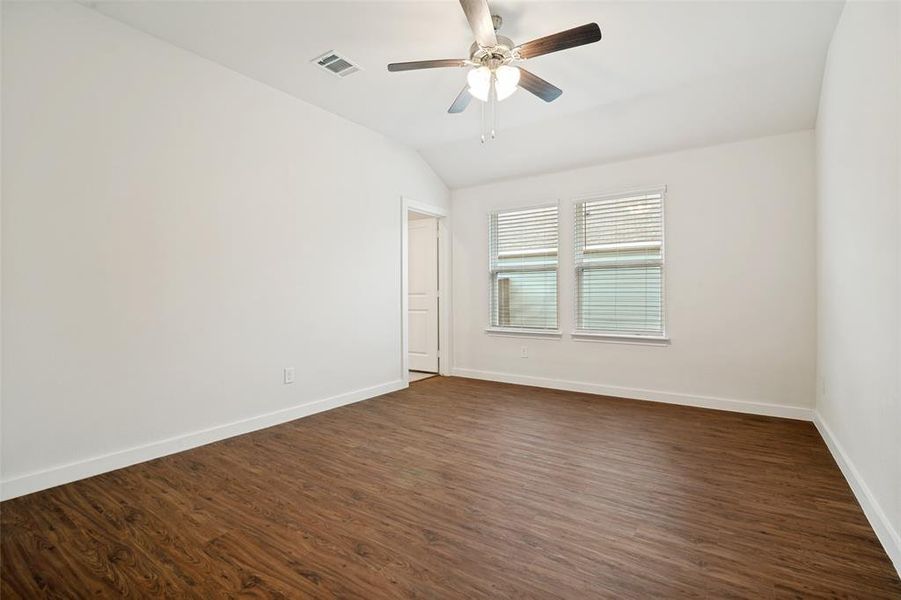 Spacious, unfurnished interior of a new home in Waverly Estates, Josephine (Image 13).