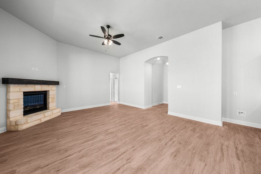 Spacious, unfurnished interior of a new home in Creekview Farms, Greenville (Image 20).