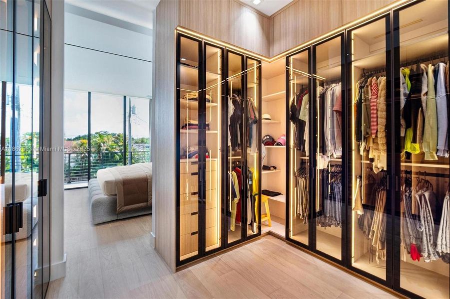 Image 47 of a home in .