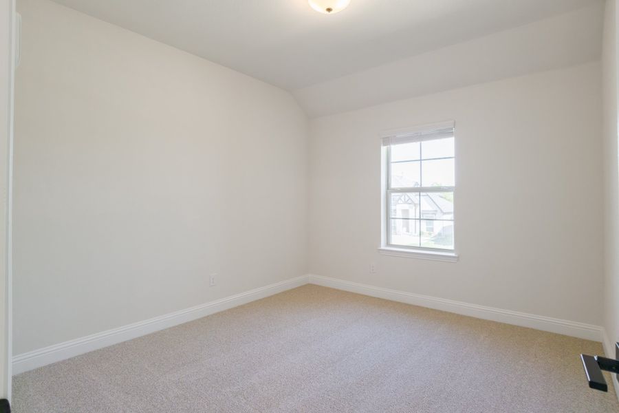Spacious, unfurnished interior of a new home in Valencia on the Lake, Little Elm (Image 24).