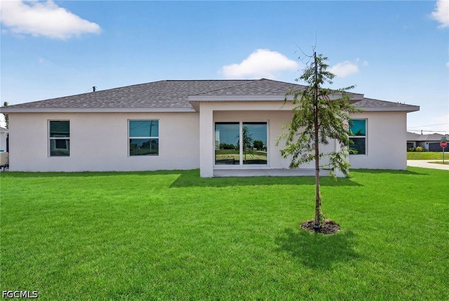 Exterior details and patio area of a home in Cape Coral, Cape Coral (Image 19).
