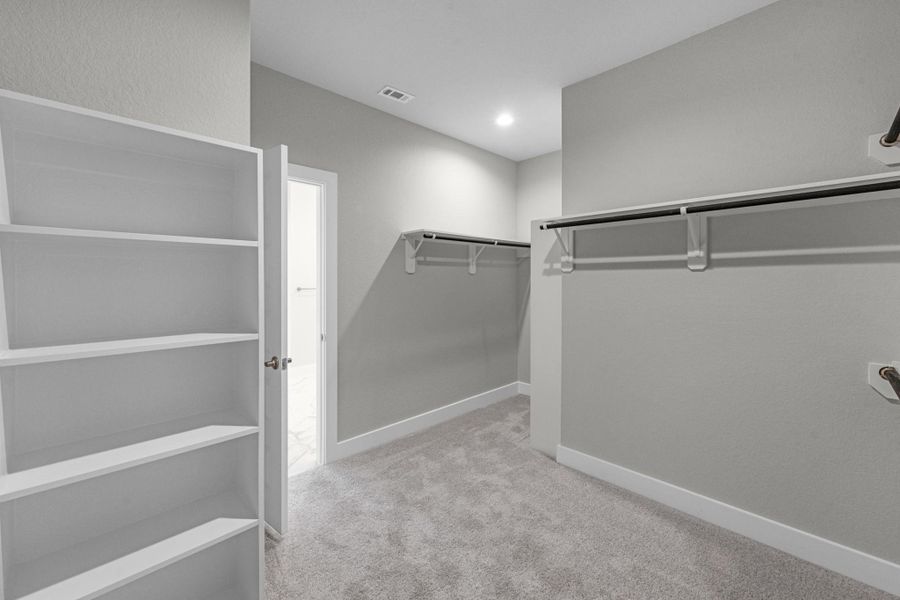 Spacious, unfurnished interior of a new home in Morton Creek Ranch, Katy (Image 18).