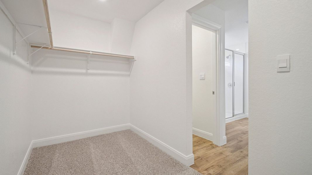 Spacious, unfurnished interior of a new home in Railhead, Cedar Creek (Image 29).