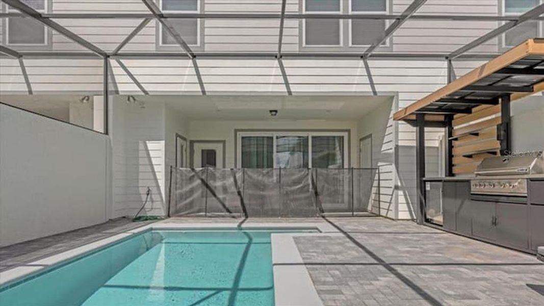 Exterior details and patio area of a home in , Clermont (Image 22).